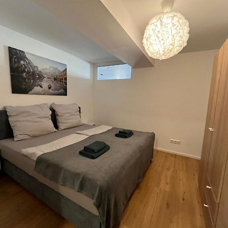 Traumhafte Business & Relax Wohnung Direkt Im Stadtkern Oettingens By Elation Homes Oettingen in Bayern Exterior foto
